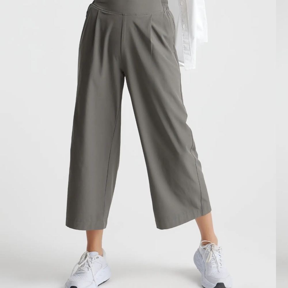 Quince Olive Wide Leg Performance Cropped Pants Size M